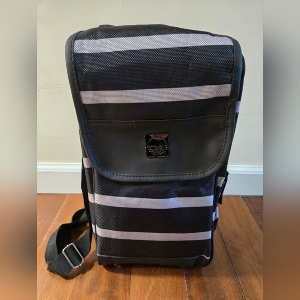 Savvy Outdoors Black and White Striped Crossbody Wine Cooler Bag with 2 Cups